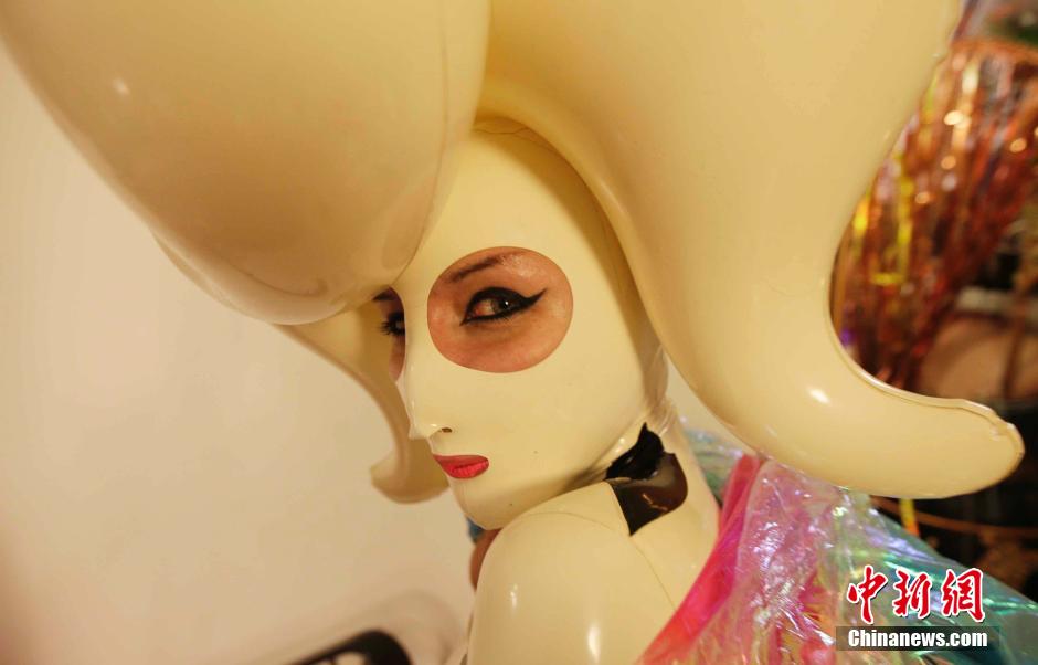 另類世界小姐大賽舉行 選手奇葩造型雷爆眼球 另類世界小姐大賽舉行 選手奇葩造型雷爆眼球