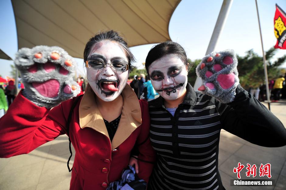 千余“僵尸”現沈陽街頭嚇哭過路小孩