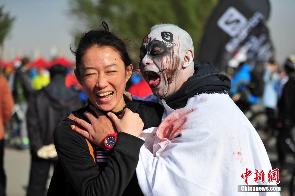 千余“僵尸”現沈陽街頭嚇哭過路小孩