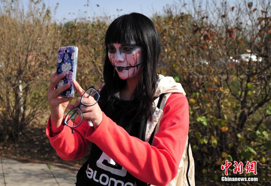 千余“僵尸”現沈陽街頭嚇哭過路小孩