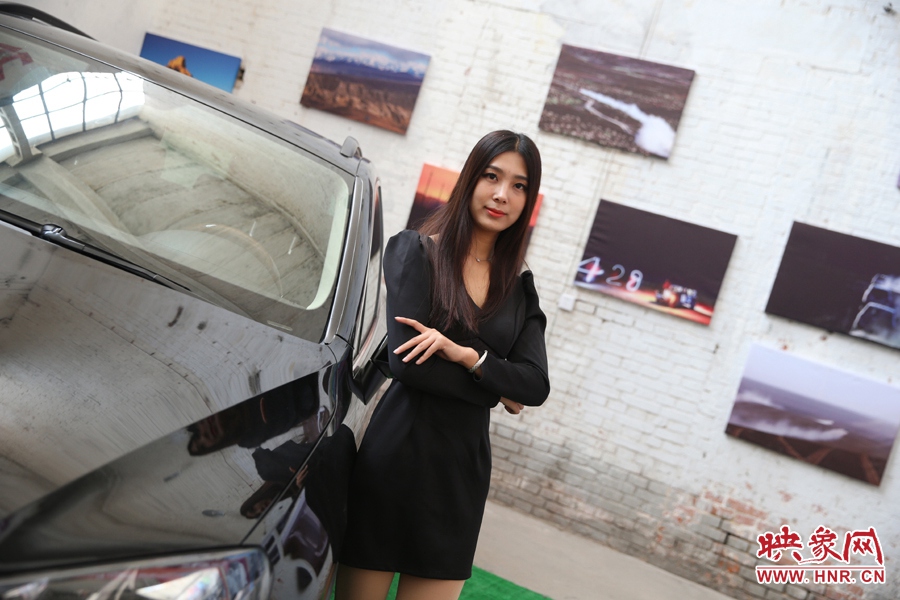 姐是車模，賽車的車。