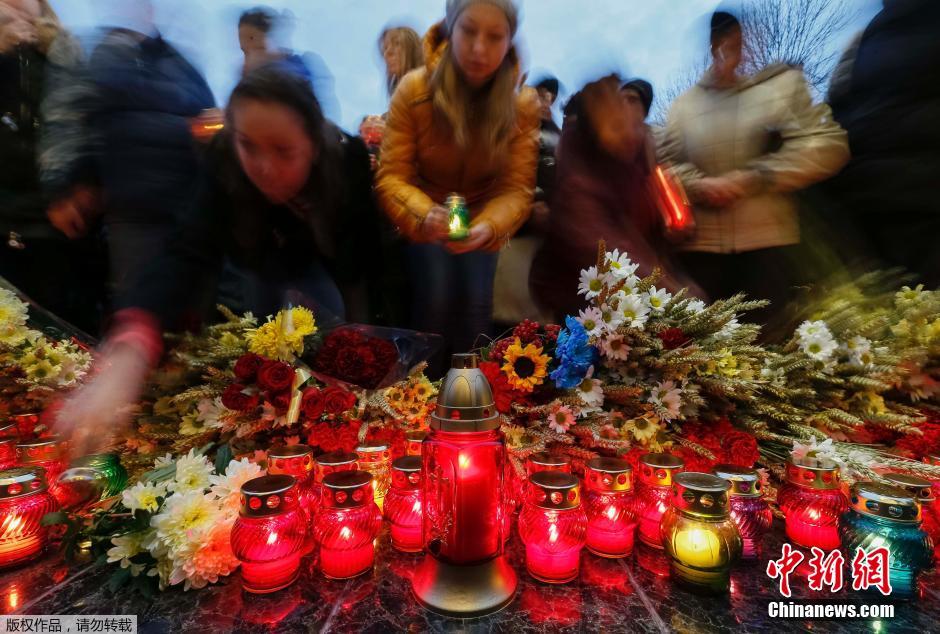 當地時間2014年11月22日,烏克蘭基輔,民眾舉行儀式紀念1932-1933烏克蘭大饑荒81周年 當地時間2014年11月22日,烏克蘭基輔,民眾舉行儀式紀念1932-1933烏克蘭大饑荒81周年