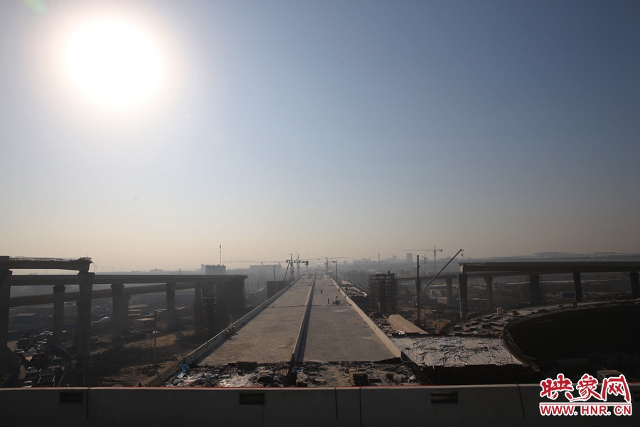 隴海高架從西四環上方通過。