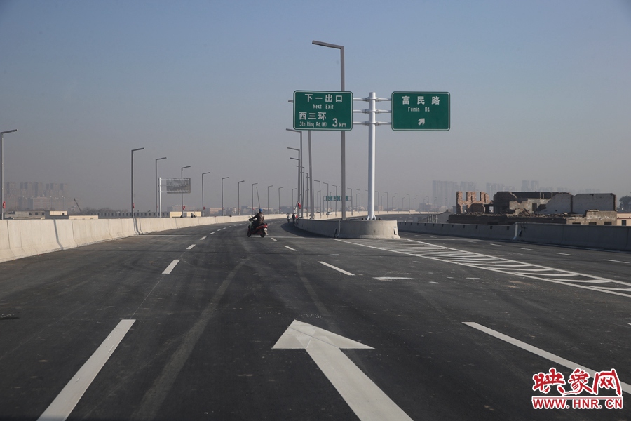 西三環方向與富民路出口。