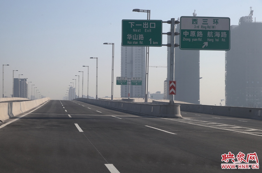 華山路方向與西三環出口。