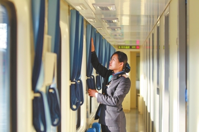 臥鋪車廂 半包式，更具私密性和舒適性。