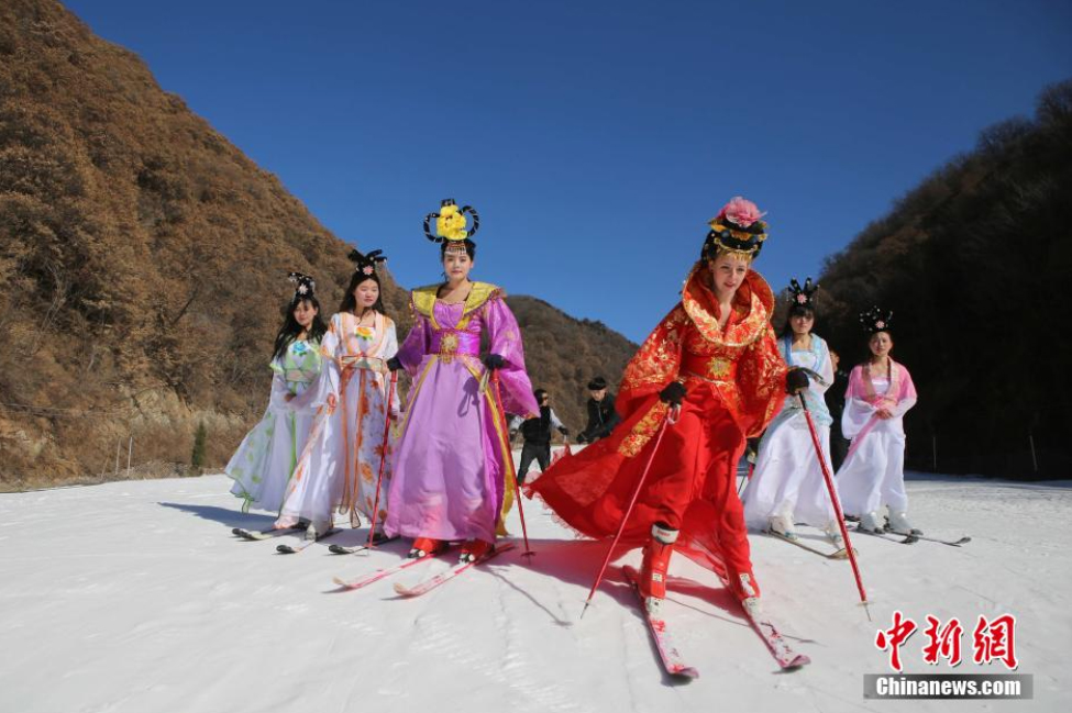 “洋貴妃”現身河南滑雪場