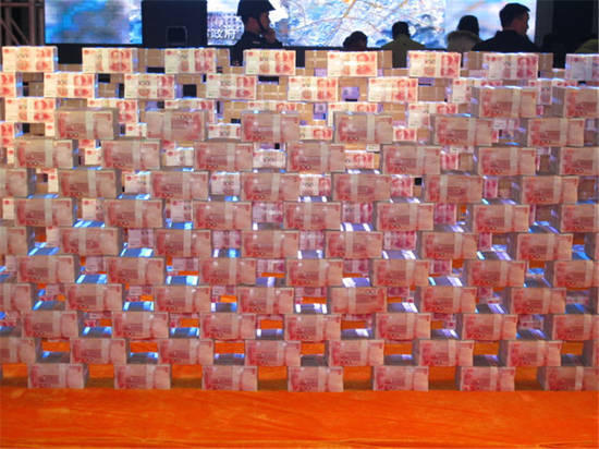 貴州開發商堆1億現金為農民工發工資