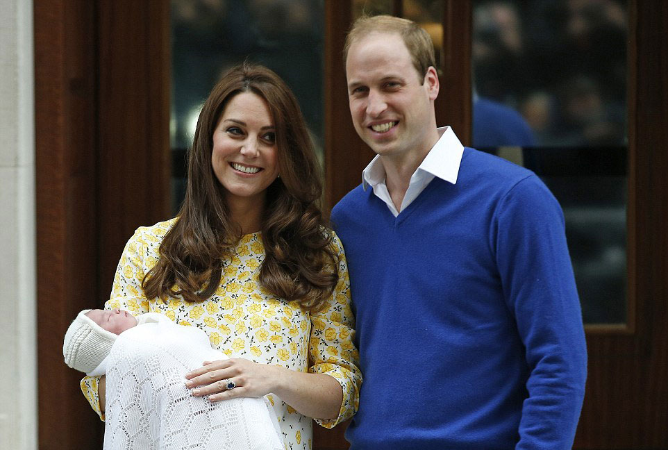 英國凱特王妃生產10小時后出院 小公主正臉曝光 英國凱特王妃生產10小時后出院 小公主正臉曝光