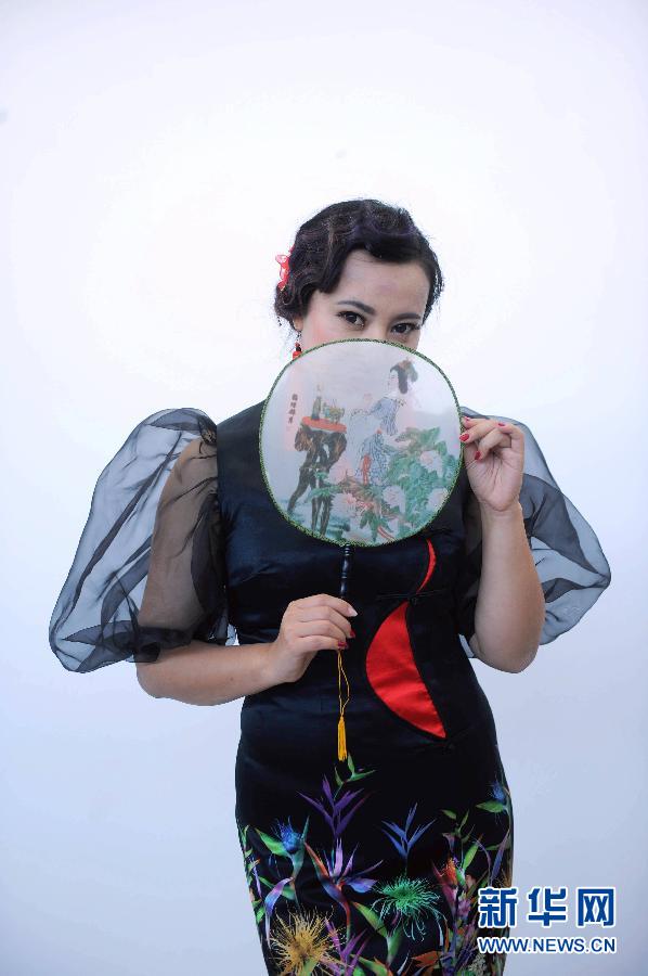 15萬人同秀旗袍 展現中國服飾之美 15萬人同秀旗袍 展現中國服飾之美