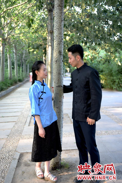 輕輕的凝視,勝卻了千言萬語。 輕輕的凝視,勝卻了千言萬語。