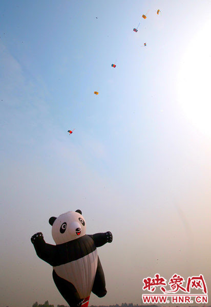 2015鄭州航展現場“仙女下凡” 觀眾直呼太贊了