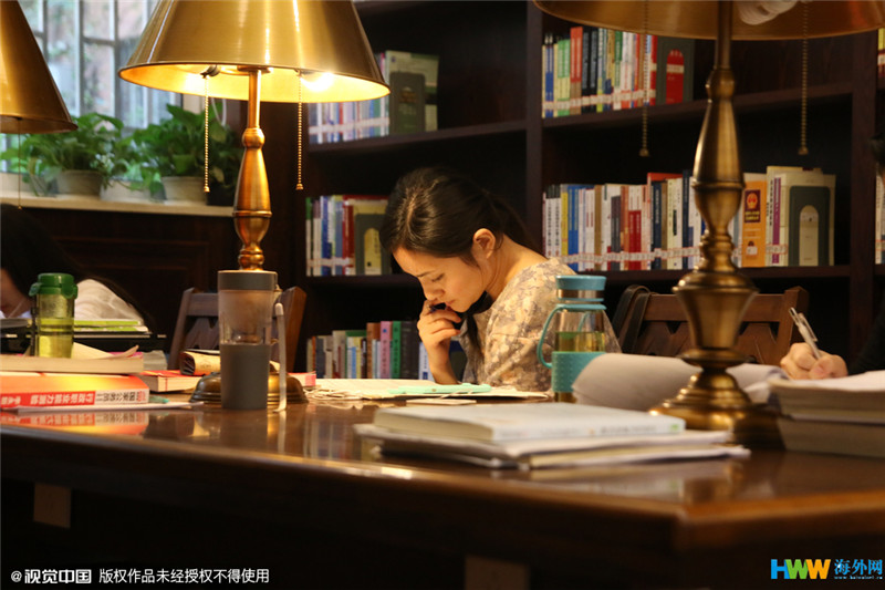 重慶大學(xué)改造翻新的“民國風(fēng)圖書館”走紅網(wǎng)絡(luò)，引得無數(shù)網(wǎng)友點(diǎn)贊