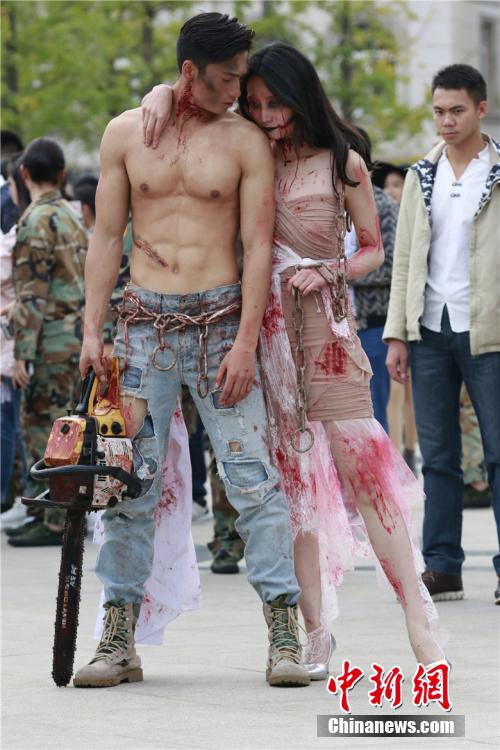 男神教師扮“鬼”學生稱其為“史上顏值最高男鬼”。何浠 攝