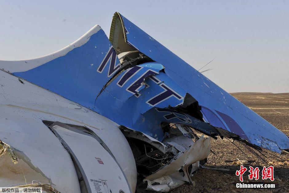 當地時間2015年10月31日,在埃及墜毀的俄羅斯客機殘骸散落在西奈半島的沙漠之中 當地時間2015年10月31日,在埃及墜毀的俄羅斯客機殘骸散落在西奈半島的沙漠之中
