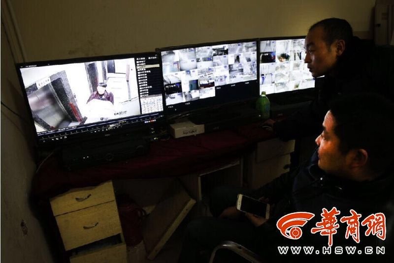 西安一小偷將保險箱包在被子里離開 過程僅15分鐘 西安一小偷將保險箱包在被子里離開 過程僅15分鐘