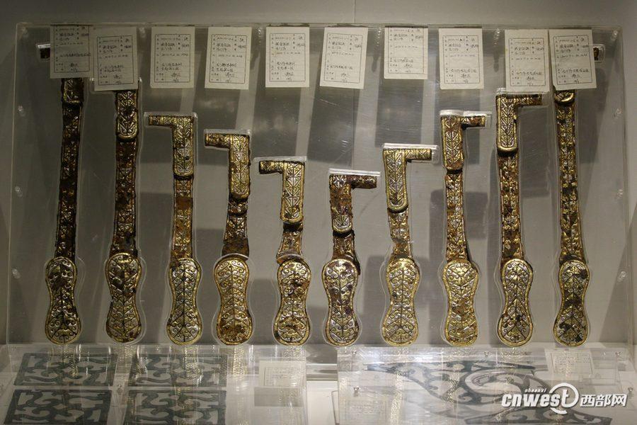 出土的車門飾。 出土的車門飾。