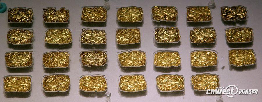 戎人墓出土的黃金牌飾。 戎人墓出土的黃金牌飾。