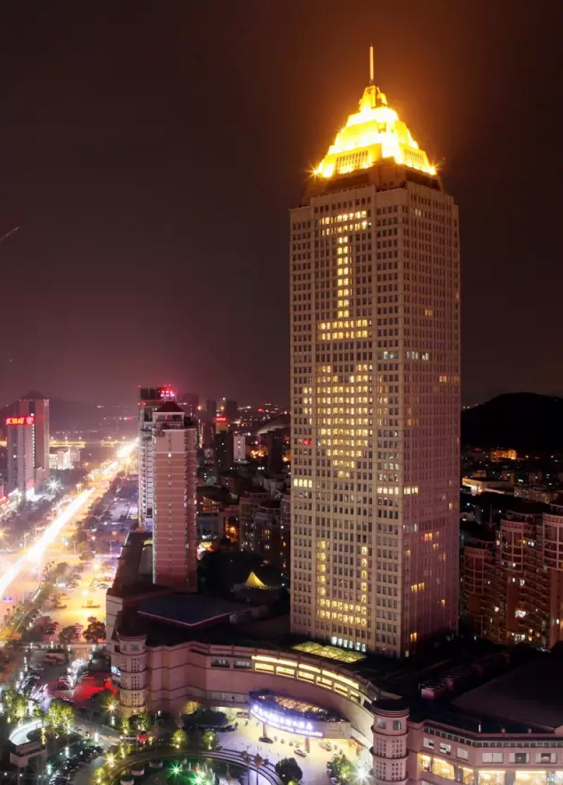 情人節(jié)最溫暖告白！84歲老人包下整樓示愛老伴