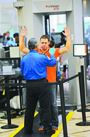 防止恐怖分子把炸彈偽裝成電子設備登機；新規適用于歐、非、中東赴美航班；智能手機將被重點排查