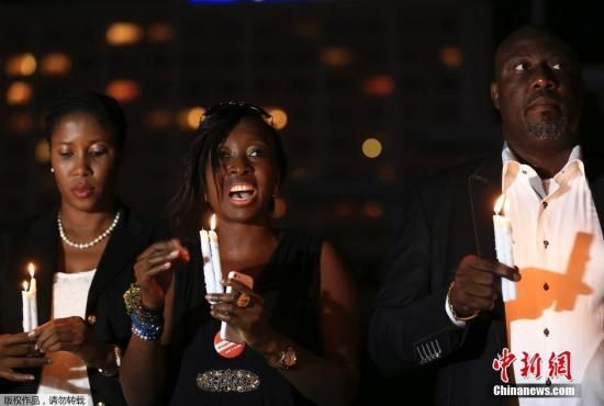 資料圖:當地時間2014年8月26日,尼日利亞阿布賈,民眾舉行“帶回我們的女孩”活動為埃博拉病毒感 資料圖:當地時間2014年8月26日,尼日利亞阿布賈,民眾舉行“帶回我們的女孩”活動為埃博拉病毒感