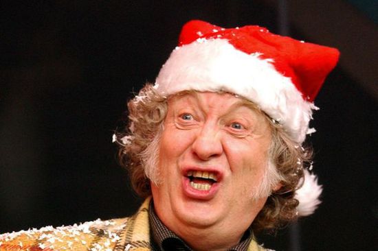 英電臺主持人因未播放圣誕歌曲面臨被炒魷魚 英電臺主持人因未播放圣誕歌曲面臨被炒魷魚