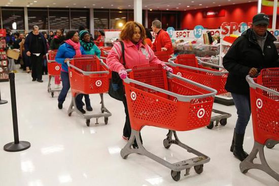 在整個感恩節(jié)假期，美國零售業(yè)銷售下降11%，為連續(xù)第二年下降。