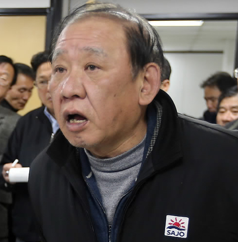 思潮產業的負責人向失蹤者家屬說明情況