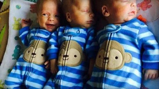 美國女子誕下同卵三胞胎出現概率百萬分之一(圖) 美國女子誕下同卵三胞胎出現概率百萬分之一(圖)