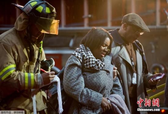 當地時間1月12日，美國華盛頓市中心朗方廣場站突然冒出濃煙，事件導致一名女性喪生。