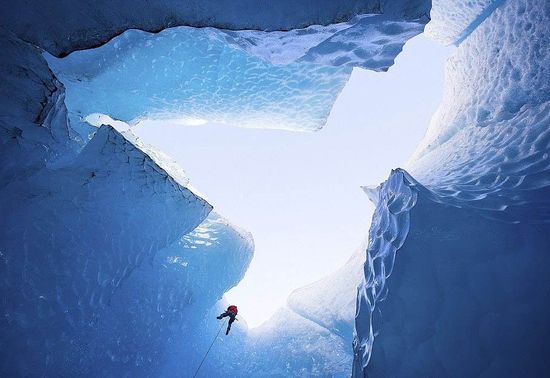 美國探險家深入冰縫 拍攝冰川內部夢幻美景(圖) 美國探險家深入冰縫 拍攝冰川內部夢幻美景(圖)