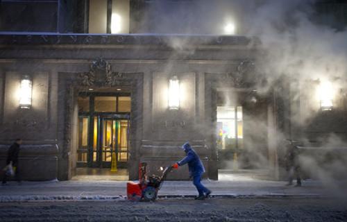 特大暴風雪襲擊美國東北部，多州進入緊急狀態。