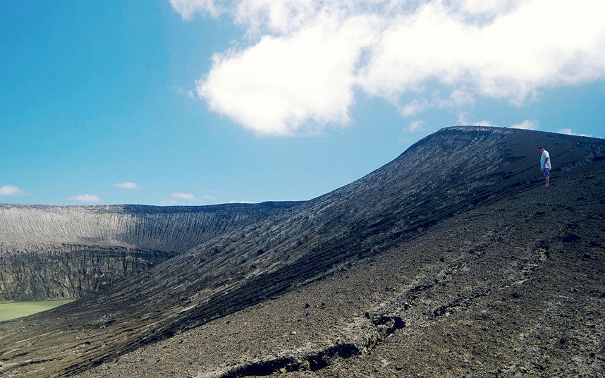 太平洋海底火山噴發催生新島嶼 太平洋海底火山噴發催生新島嶼