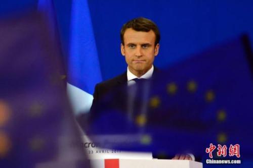 圖為馬克龍在慶祝集會上。中新社記者 龍劍武 攝
