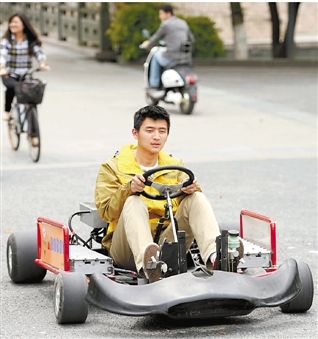 大學生2個月造出電動卡丁車 大學生2個月造出電動卡丁車