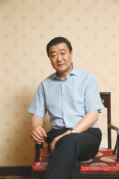 張新明金業集團董事長。2002年進入焦炭領域。2010年,張新明將金業煤焦化集團部分資產以79億賣 張新明金業集團董事長。2002年進入焦炭領域。2010年,張新明將金業煤焦化集團部分資產以79億賣