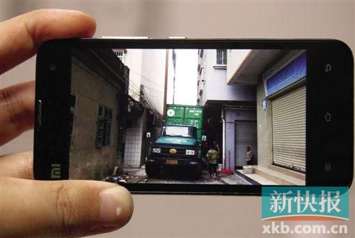 吳師傅的貨車被迫停留在現(xiàn)場幾天。 吳師傅的貨車被迫停留在現(xiàn)場幾天。