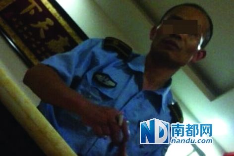 協管員向商戶索煙視頻截圖