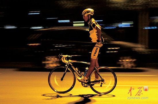 鄭州商務內環成飆車場 蘭博基尼等豪車頻現(圖)