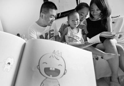 北京一對夫妻自制寶寶斷奶“神書”被網(wǎng)友點贊