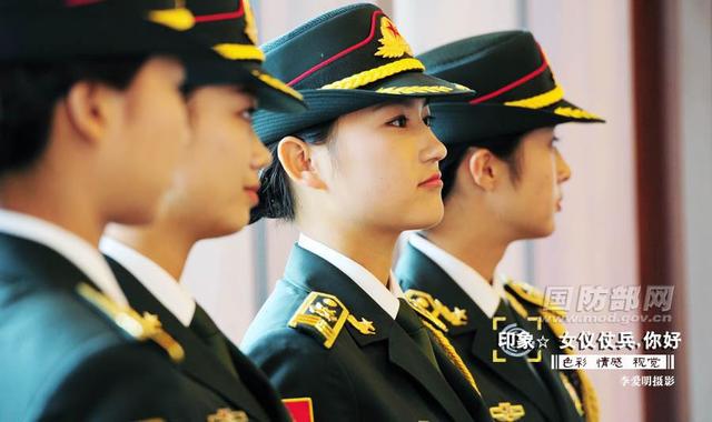 軍方公布女儀仗兵新裝寫真:戴卷檐帽系金腰帶 軍方公布女儀仗兵新裝寫真:戴卷檐帽系金腰帶