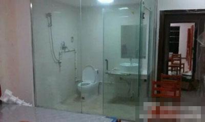 武漢一大學公寓現透明浴室 學生大呼“羞澀” 武漢一大學公寓現透明浴室 學生大呼“羞澀”