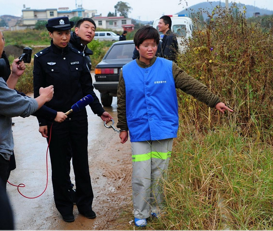 14歲女孩與25歲男友劫殺黑車司機 連捅50多刀 14歲女孩與25歲男友劫殺黑車司機 連捅50多刀