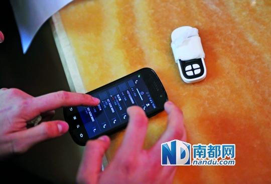 一個號碼為021-62588800的電話自稱上海靜安區(qū)公安分局，騙走了小程148萬。記者 梁煒培 攝