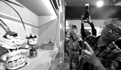 北京故宮吉祥物“壯壯”和“美美”昨天首度對外亮相。中新社發