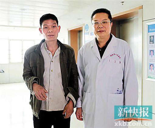 黃式水與增城區人民醫院醫生合影。 通訊員供圖