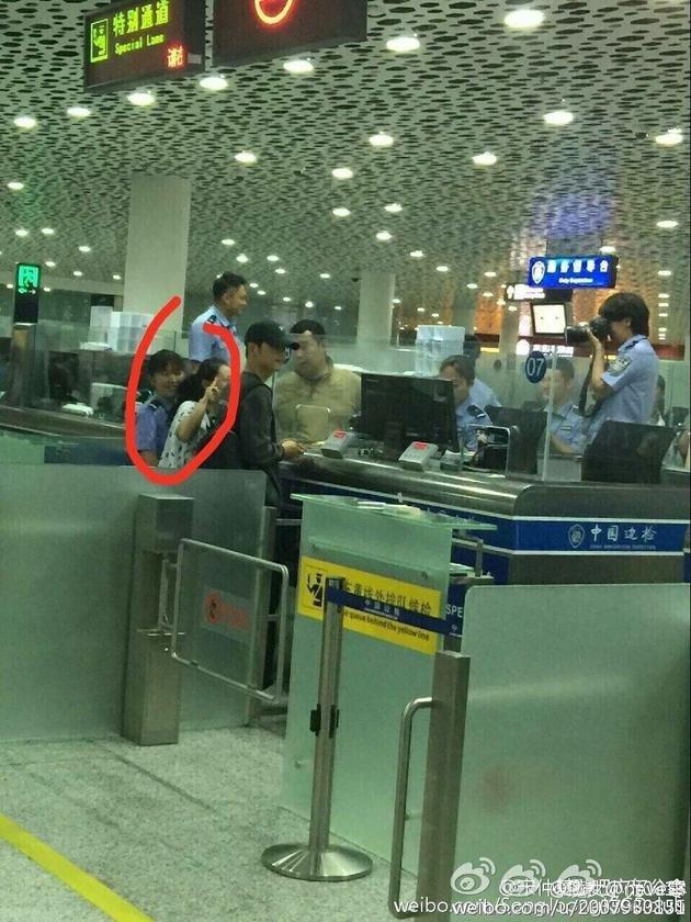 網(wǎng)友在得知此事后,紛紛炮轟上傳照片的人,認(rèn)為該舉動嚴(yán)重侵犯了一人的隱私,涉嫌犯罪 網(wǎng)友在得知此事后,紛紛炮轟上傳照片的人,認(rèn)為該舉動嚴(yán)重侵犯了一人的隱私,涉嫌犯罪