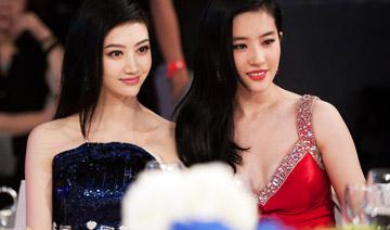 除了白，在合影中還有另外一個制勝法寶，就是——高。