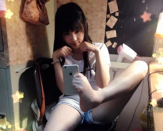 妹子們每周花至少五小時自拍，到底是為啥？