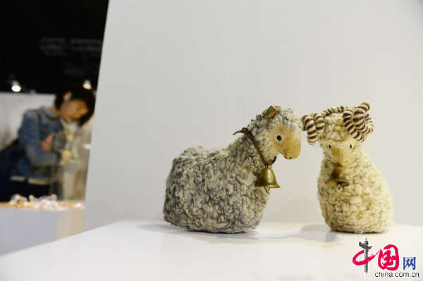 國(guó)內(nèi)首個(gè)失戀展亮相上海 女孩因失戀剪掉頭發(fā)